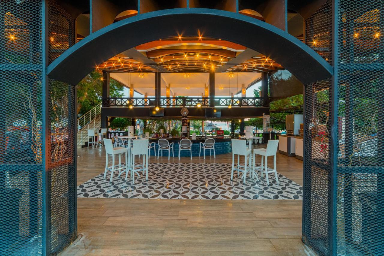 Отель Justiniano Club Alanya Окурджалар Экстерьер фото