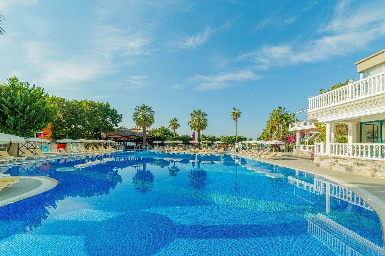 Отель Justiniano Club Alanya Окурджалар Экстерьер фото