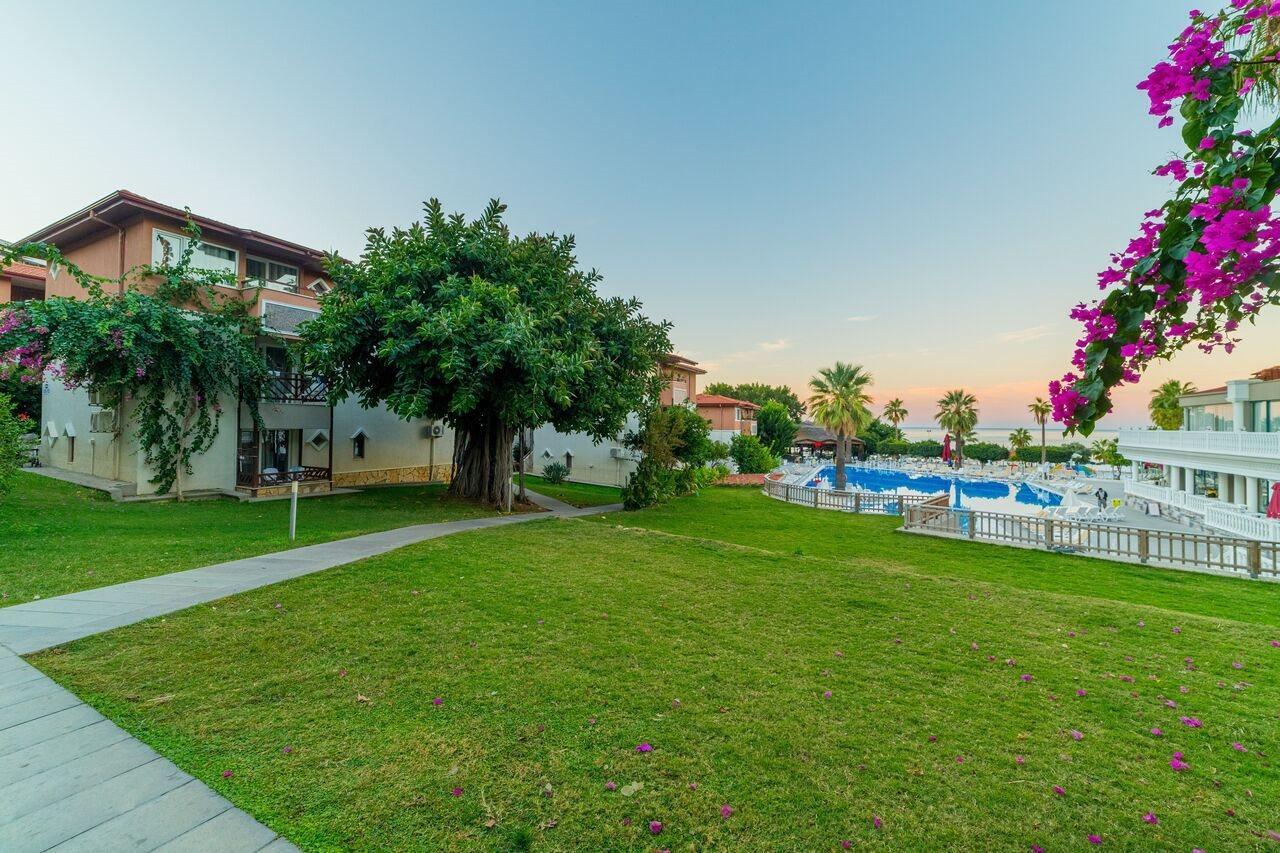 Отель Justiniano Club Alanya Окурджалар Экстерьер фото
