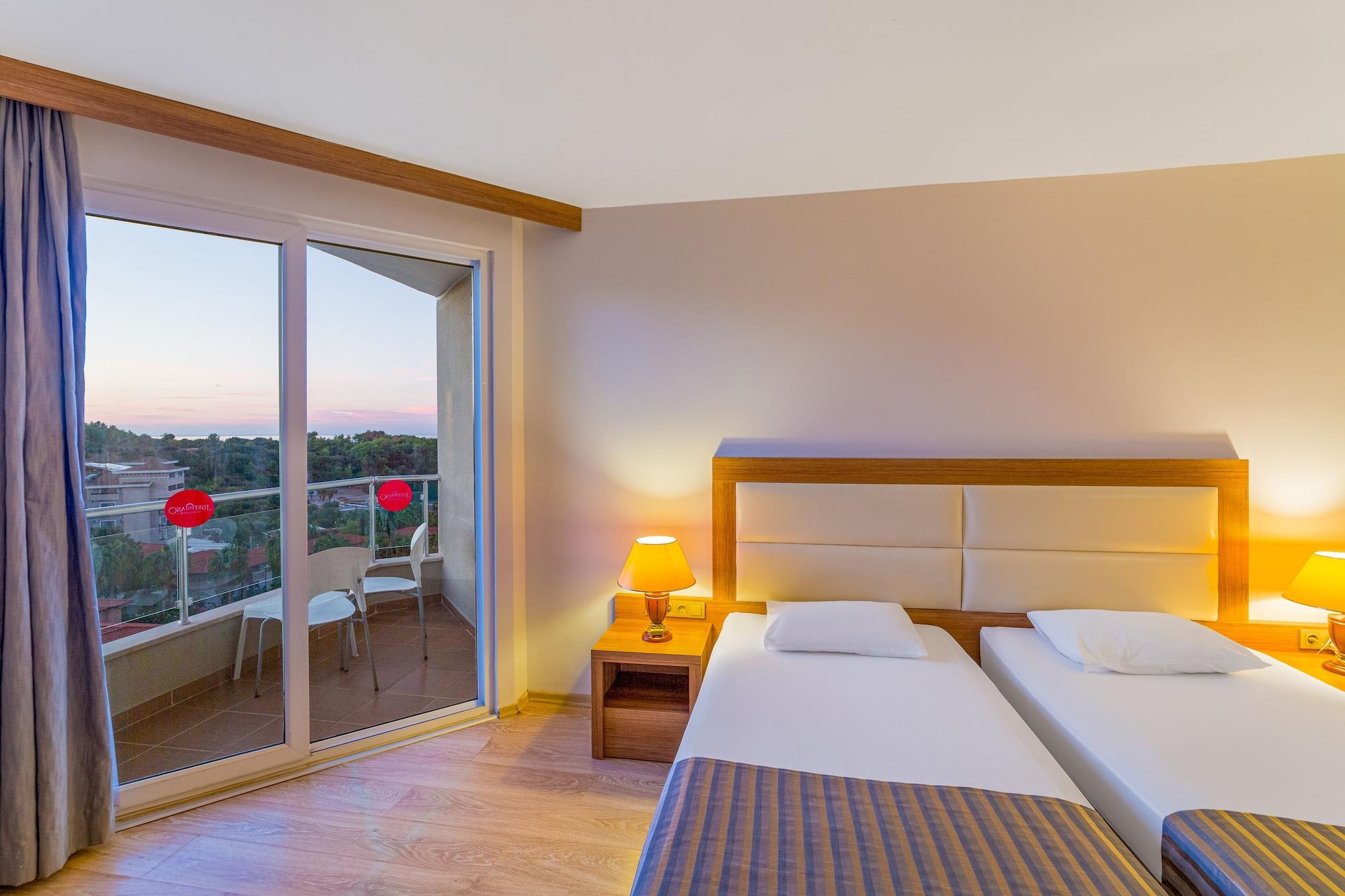 Отель Justiniano Club Alanya Окурджалар Экстерьер фото