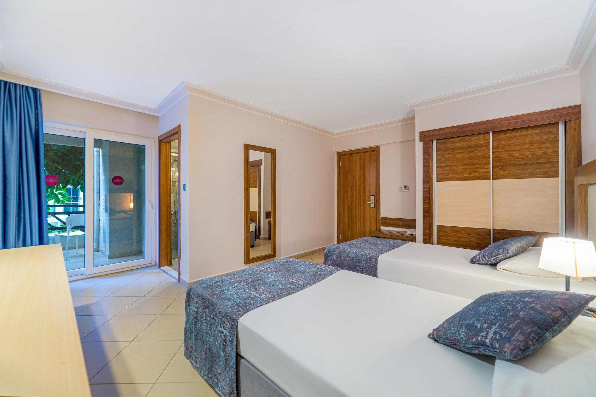 Отель Justiniano Club Alanya Окурджалар Экстерьер фото