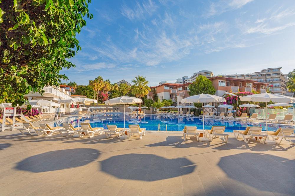 Отель Justiniano Club Alanya Окурджалар Экстерьер фото
