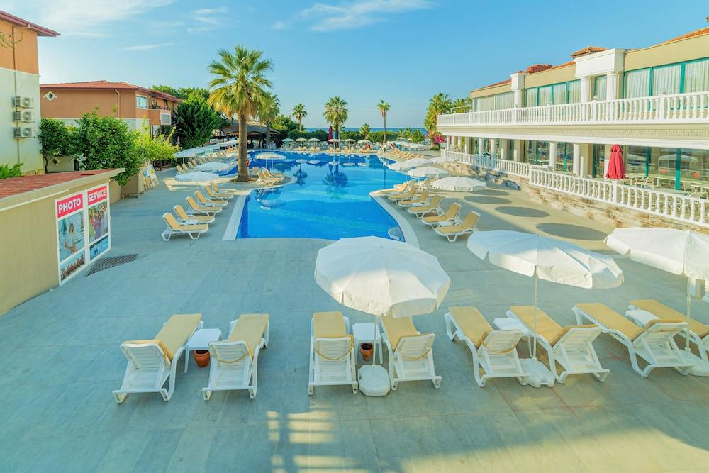 Отель Justiniano Club Alanya Окурджалар Экстерьер фото